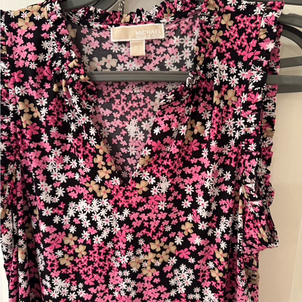 Michael Kors ruffle detail on sleeveless dress, v-neck. Size xl